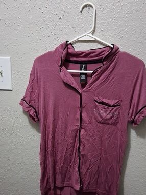 bebe Dusty Pink Short-Sleeve Button-Down Top with Contrast Trim